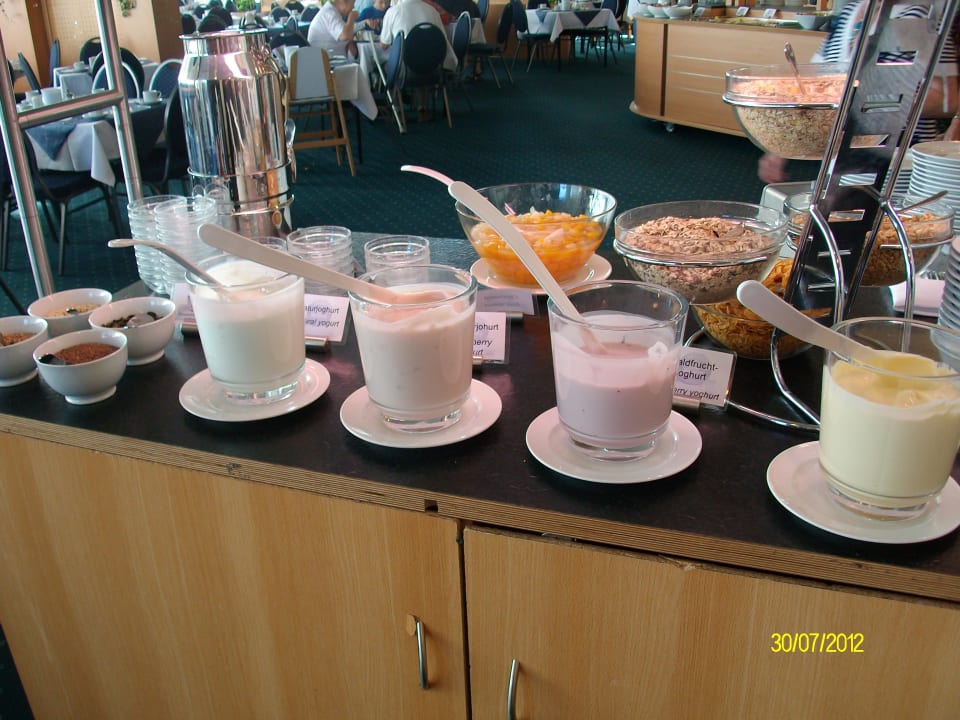 Frühstückbüffet AHORN Waldhotel Altenberg