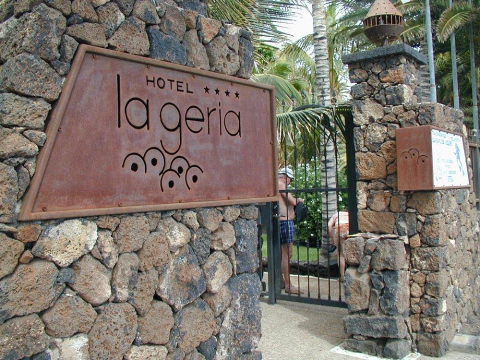 Hoteleingang vom Strand her Hipotels La Geria