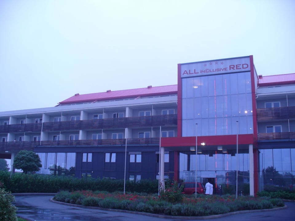 Hotel von außen All In Red Thermenhotel