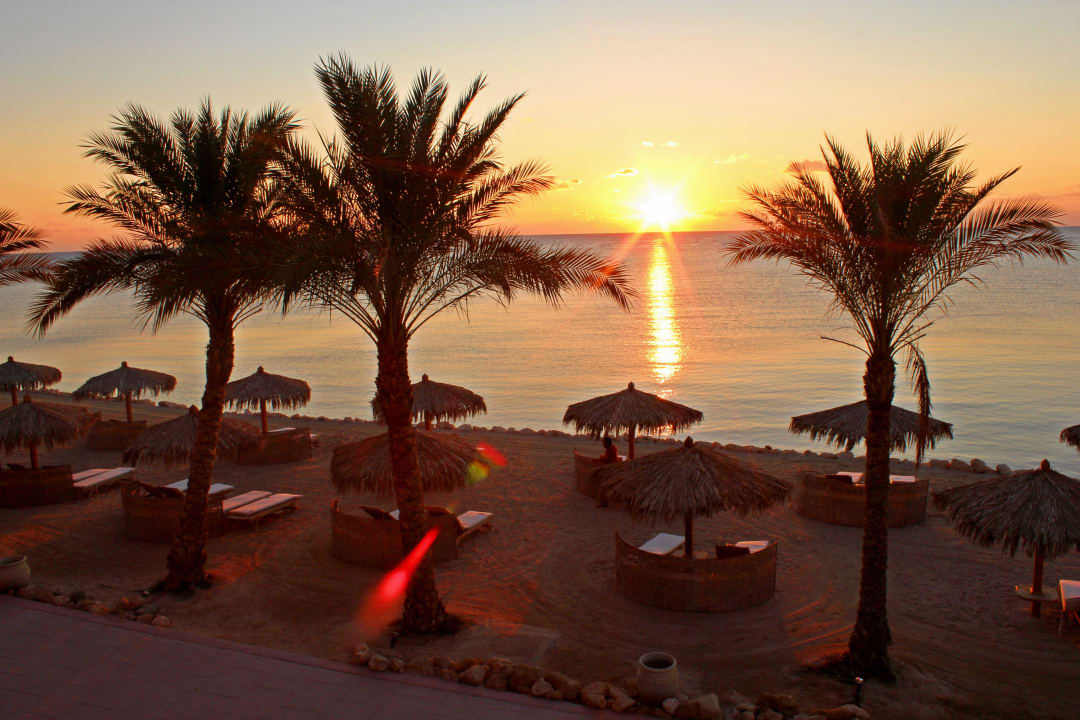 Sonnenaufgang von meinem Zimmer 248  The Breakers Diving & Surfing Lodge