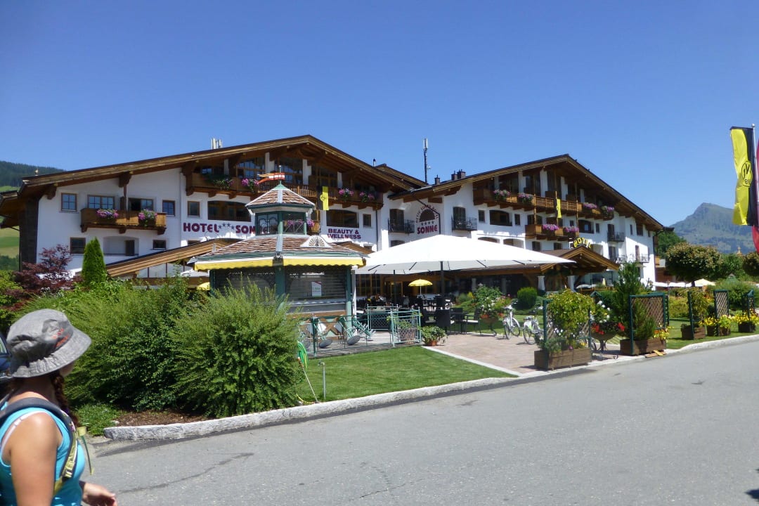 Blick von der Zufahrtsstrasse Hotel Sonne