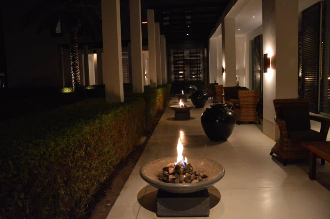 An vielen Stellen offene Feuer The Chedi Muscat
