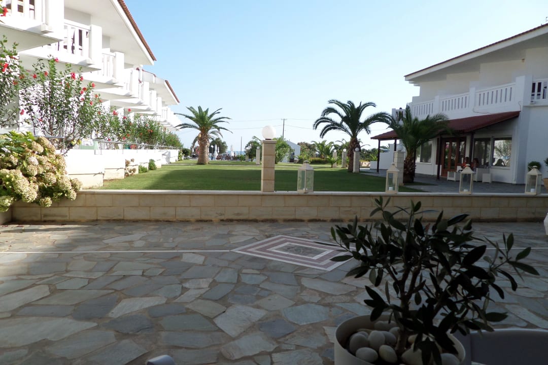 Blick vom offenen Restaurant Mrs Chryssana Beach Hotel