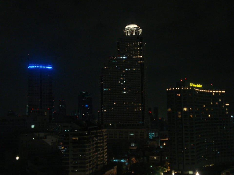 Aussicht bei Nacht Hotel The Peninsula Bangkok