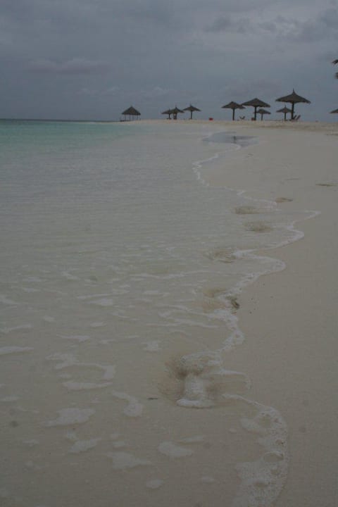Strand, weißer, feiner Sand Veligandu Maldives Resort Island