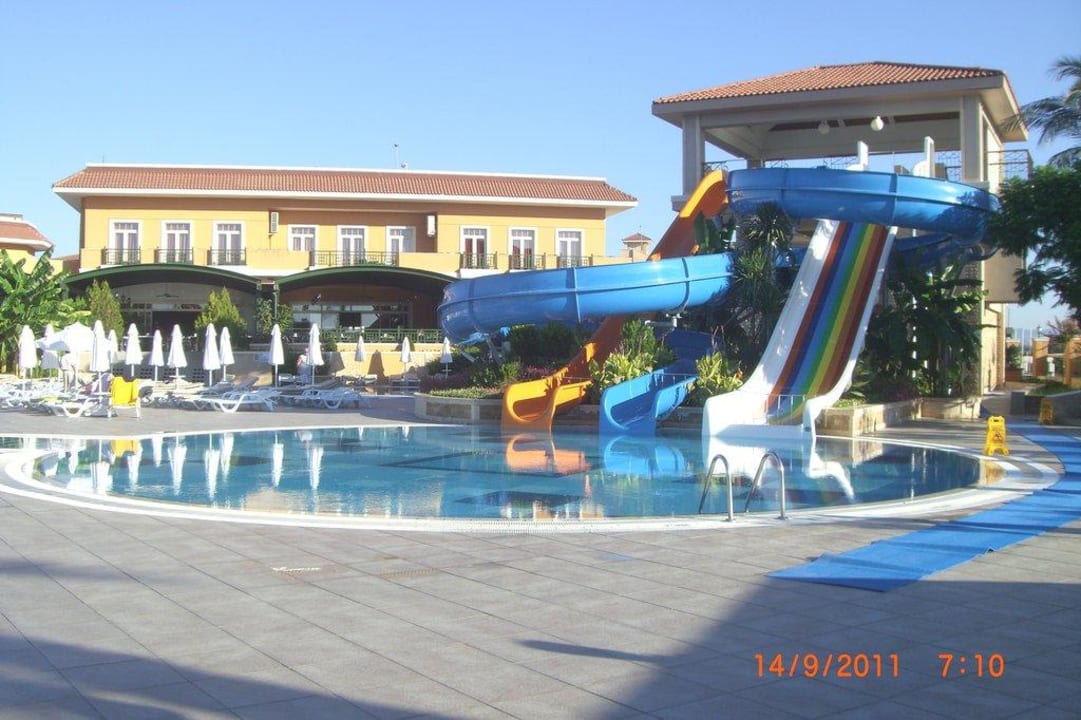 Rutschenhaus am Pool Crystal Paraiso Aqua Collection