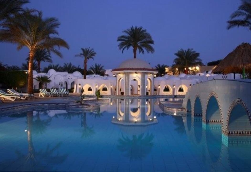 Oasis Swimming Pool  Royal Holiday Beach Resort & Casino