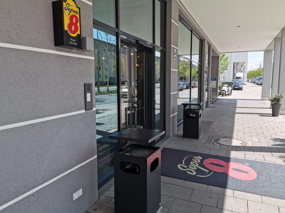 Lobby Super 8 by Wyndham Munich City West