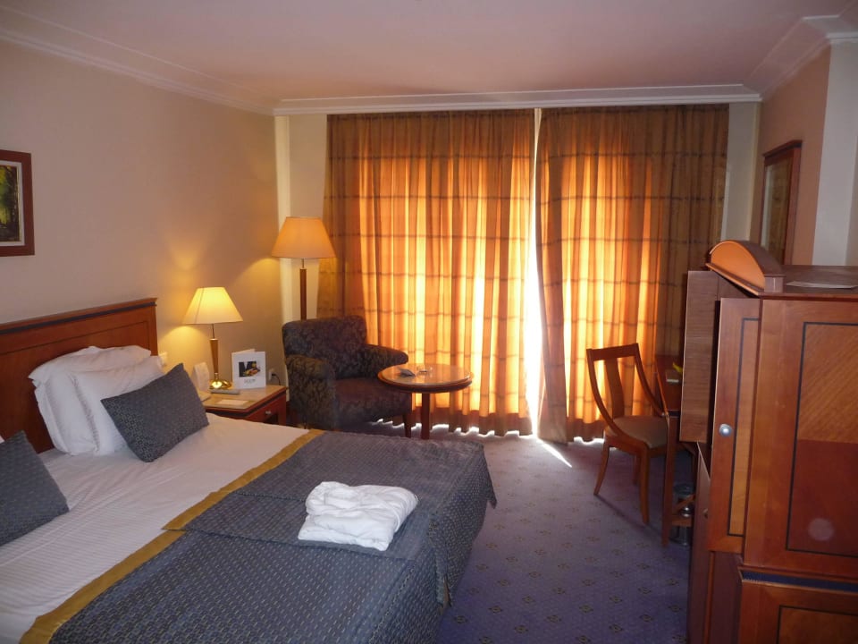 Alt und abgewohnt... IC Hotels Airport