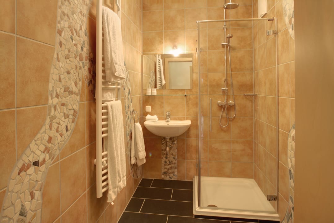 Geräumiges Bad (Dusche und WC) Weingut Obenaus