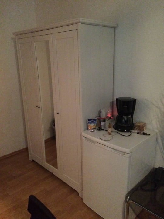 Einrichtung  / Tassen fehlen  Hotel zur Linde