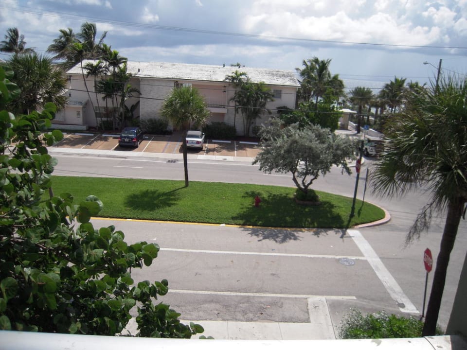 Direkter Blick Richtung Strand Hotel Lauderdale by the Sea