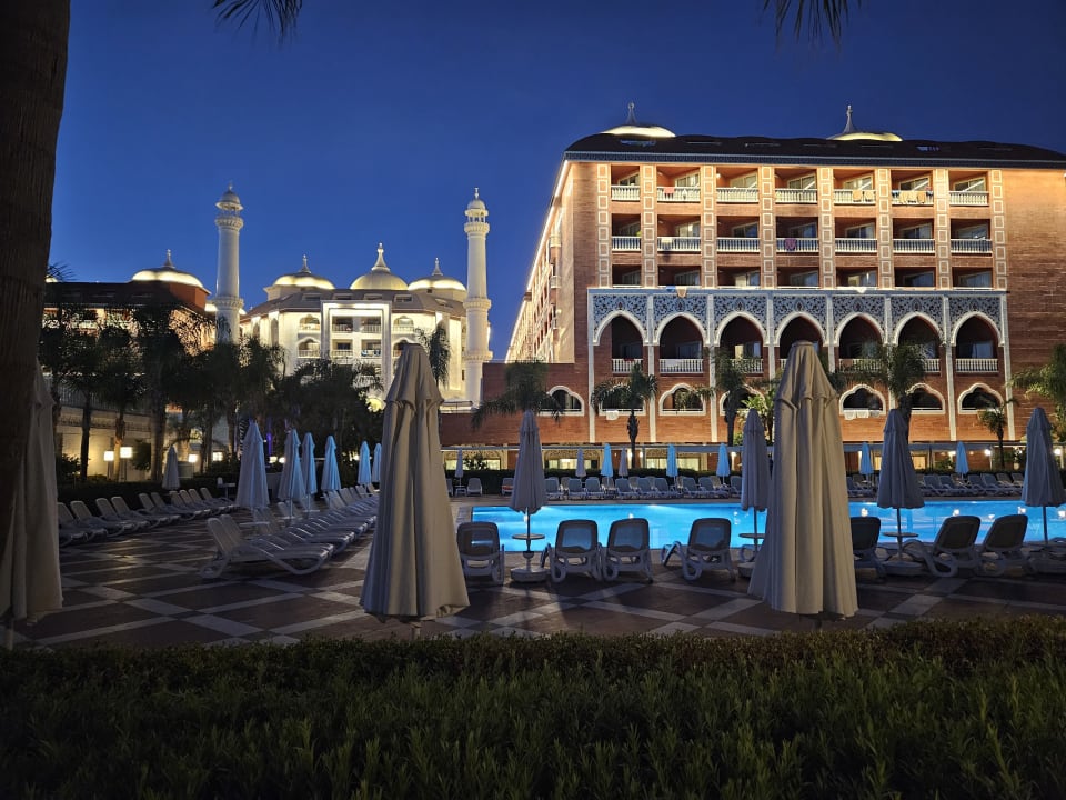 Außenansicht Royal Taj Mahal Hotel