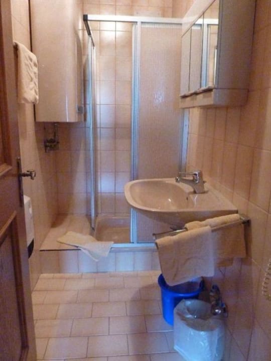 Badezimmer Appartementhaus Empl Hotel Silberfux
