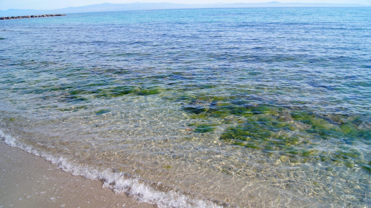Steinig , rutschig durch Moos Hotel Athos Palace