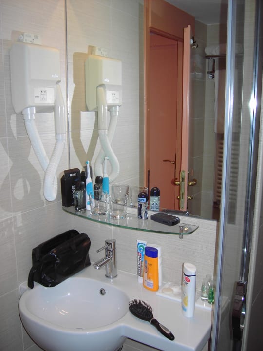 Waschbecken und Fön Hotel Materada Plava Laguna