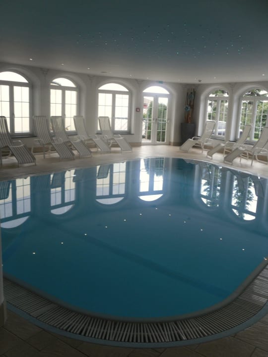 Innenpool mit Massagedüsen und Gegenstromanlage Das Schlössl