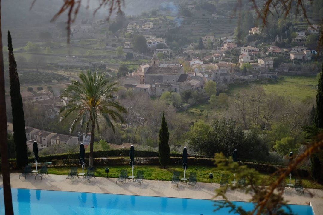 Blick aus Zimmer mit Pool Gran Hotel Son Net