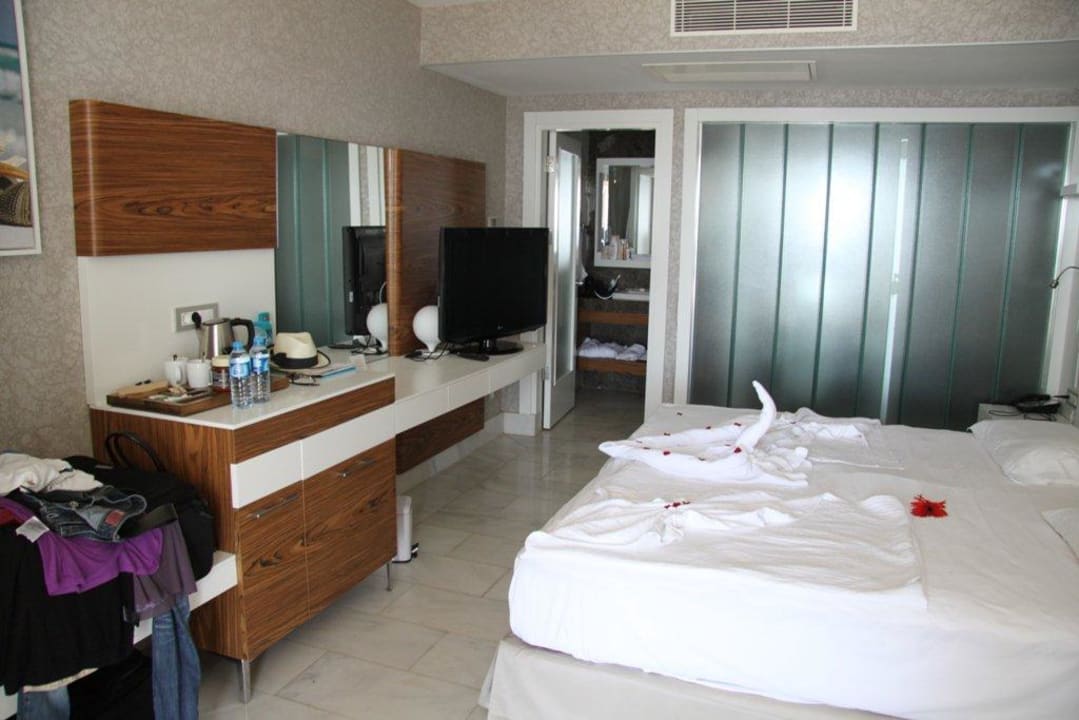 Island Room Gold Island Selected