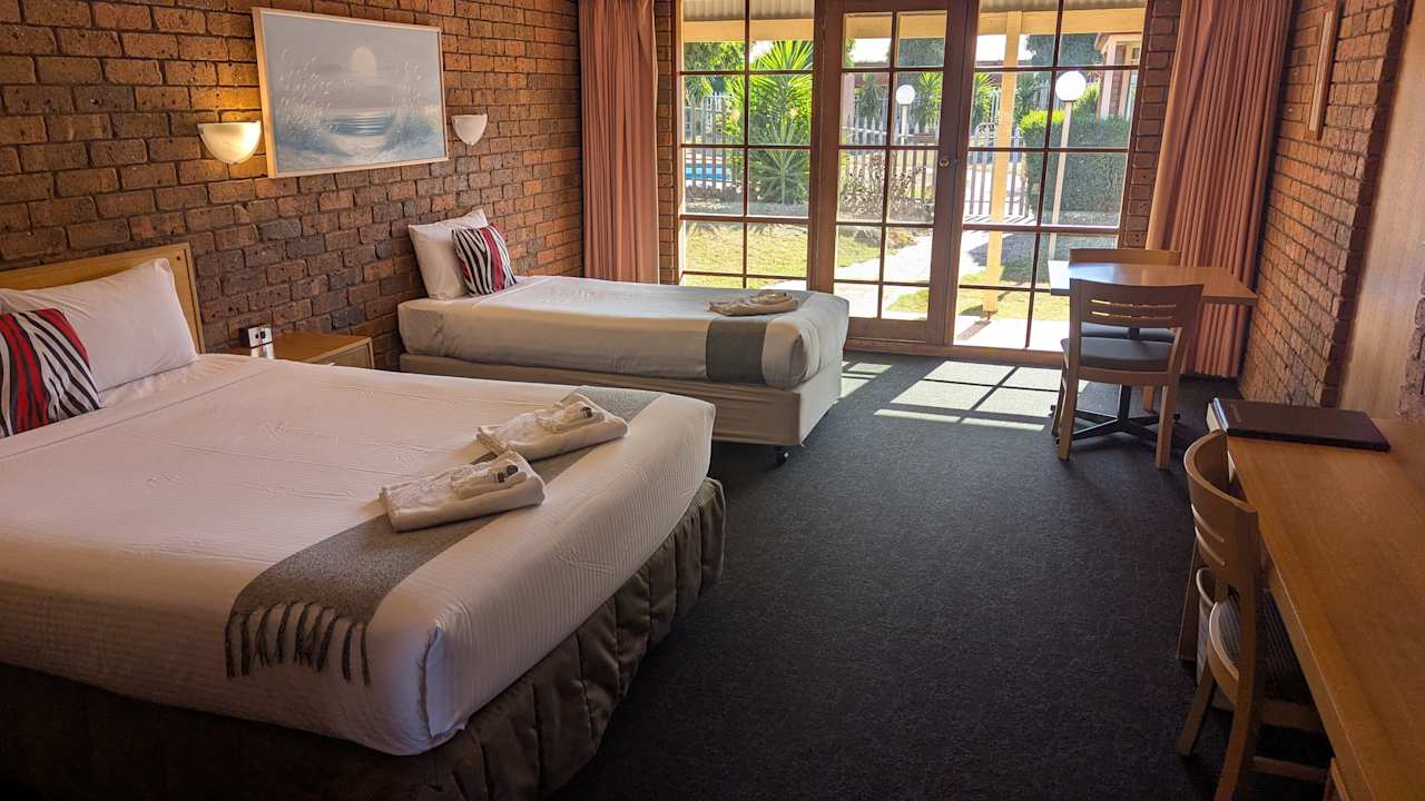 Zimmer Grange Burn Motel