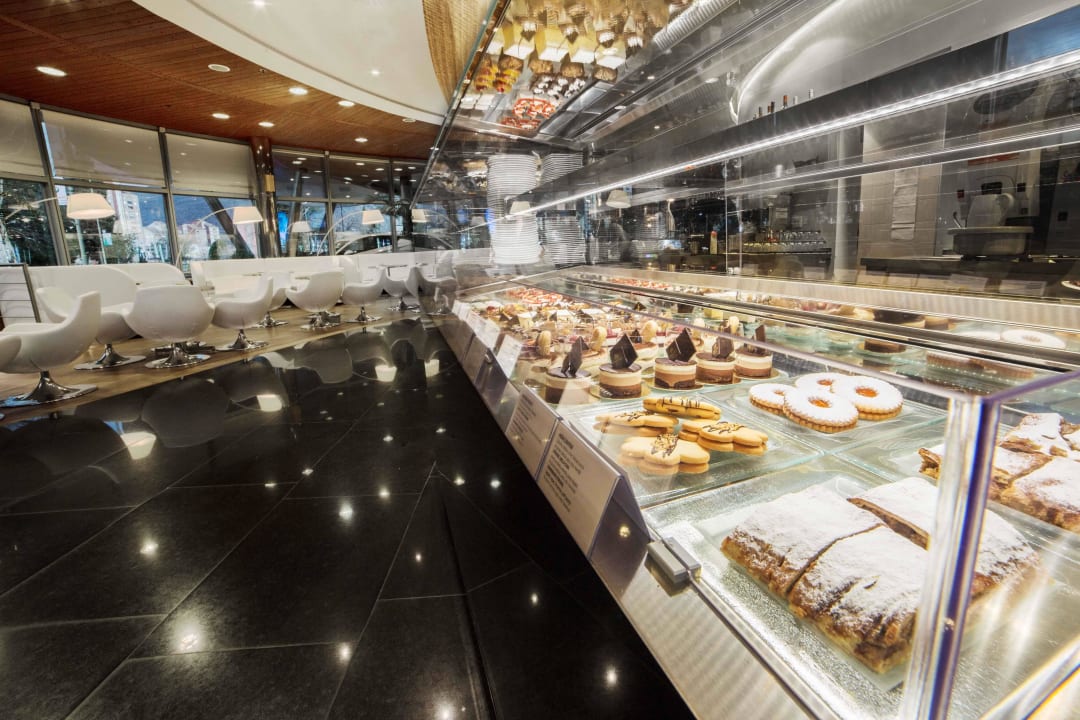 Caffe Dolce Vita Perla, Resort & Entertainment