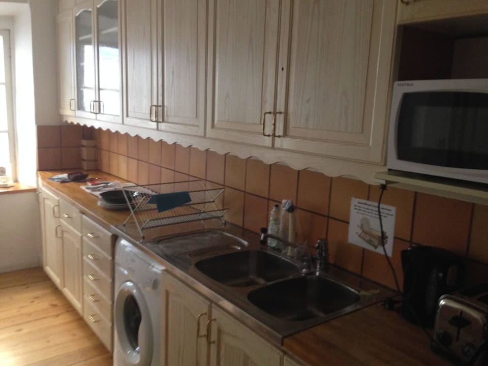 Küche, Blick zum Fenster, Waschmaschine Apartment ApartDirect Gamla Stan