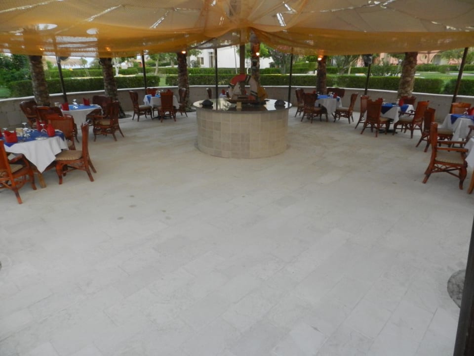 Бар на пляже Serenity Alpha Beach