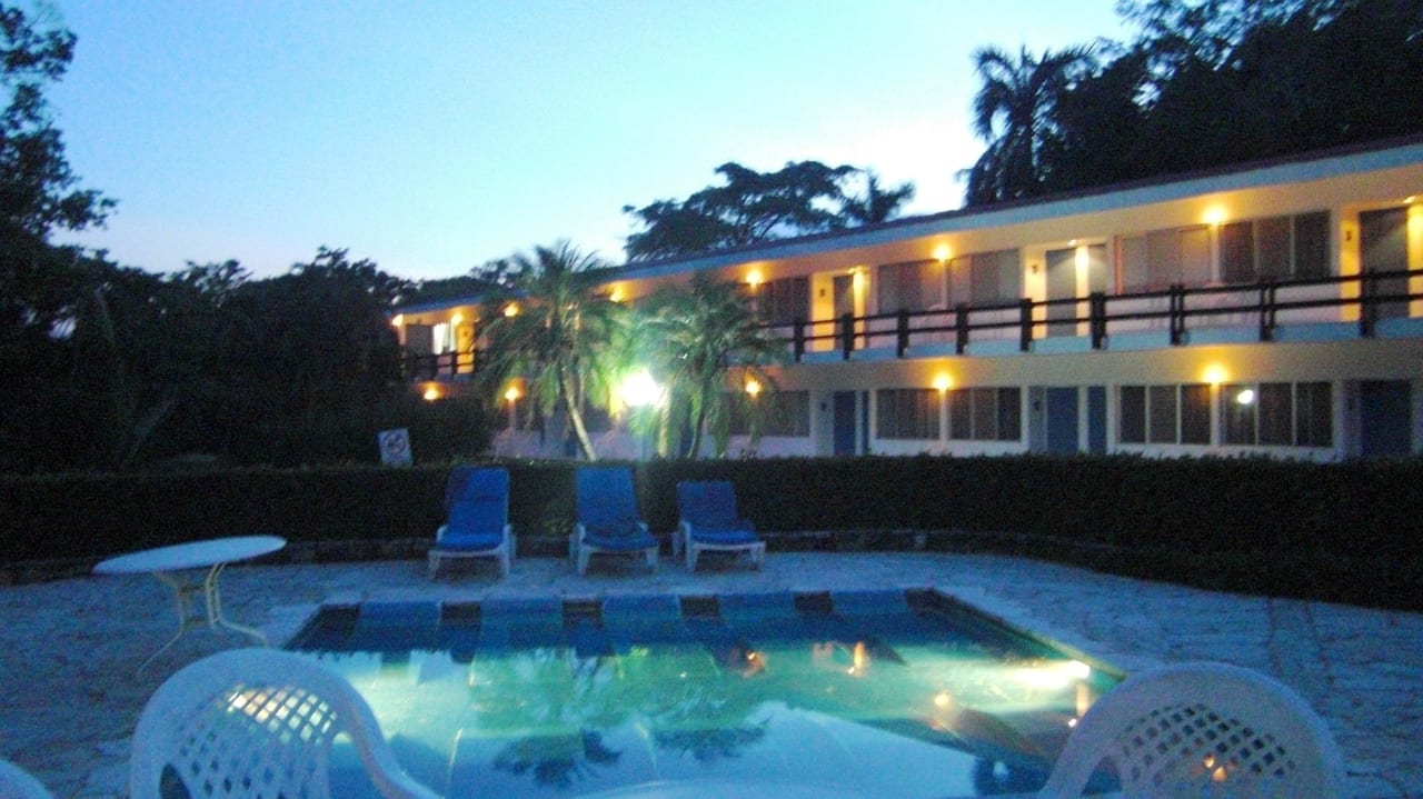 Ausblick zum Pool und Hotelflügel Hotel Mision Palenque