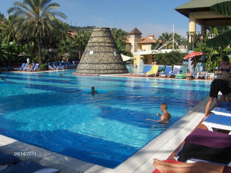 The pool nearest to the aquapark Aqua Fantasy Aquapark Hotel & Spa