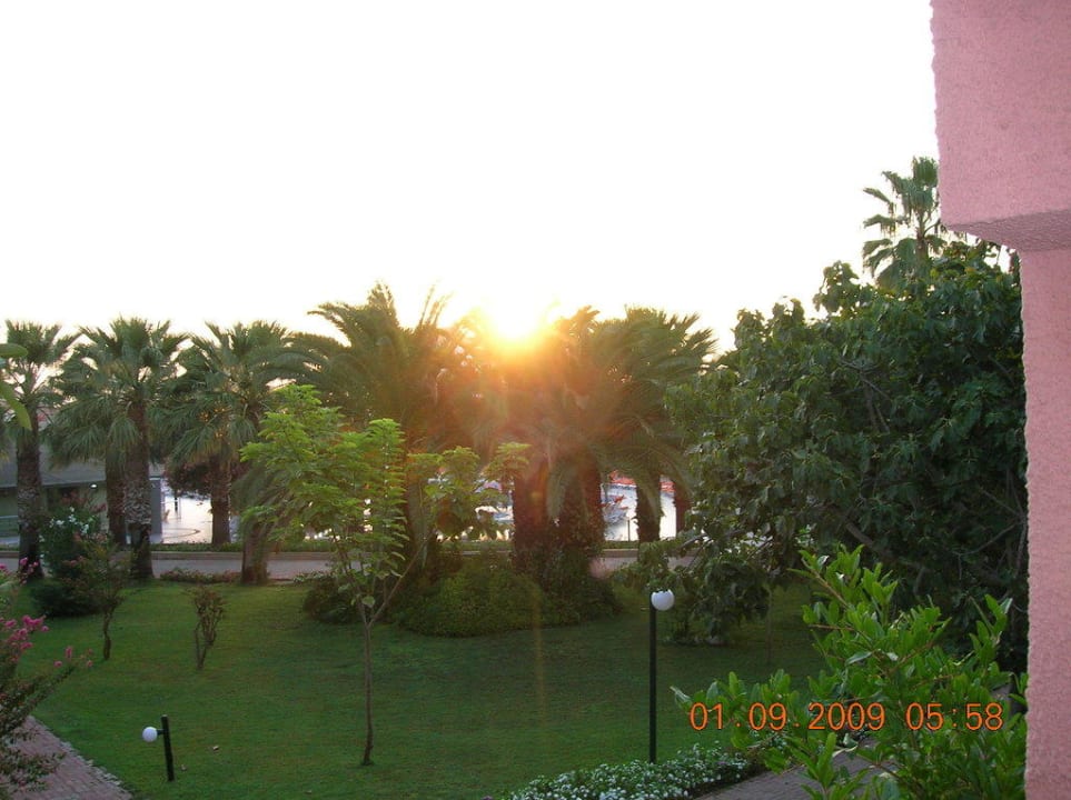 Sonnenaufgang vom Balkon gesehen VONRESORT Golden Beach