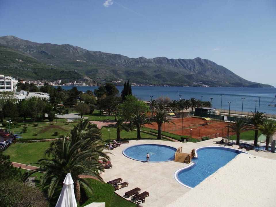 Vue de la terrasse sur la piscine Iberostar Waves Bellevue