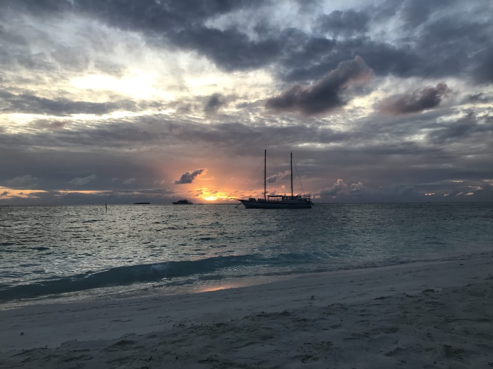 Strand Meeru Maldives Resort Island
