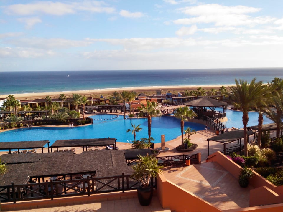Teil der Poolanlage in Richtung Meer Occidental Jandía Playa