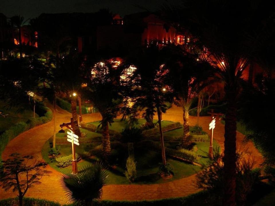 Gartenanlage bei Nacht TUI MAGIC LIFE Redsina Sharm El Sheikh
