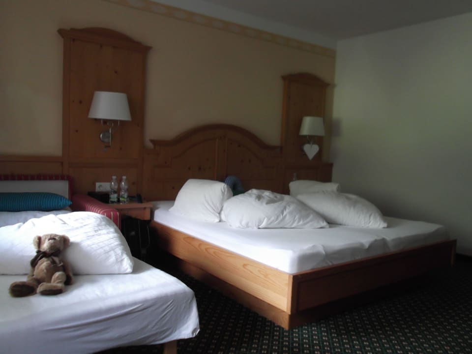 Schlafbereich Familienzimmer, links Zusatzbett Hotel Wieseneck