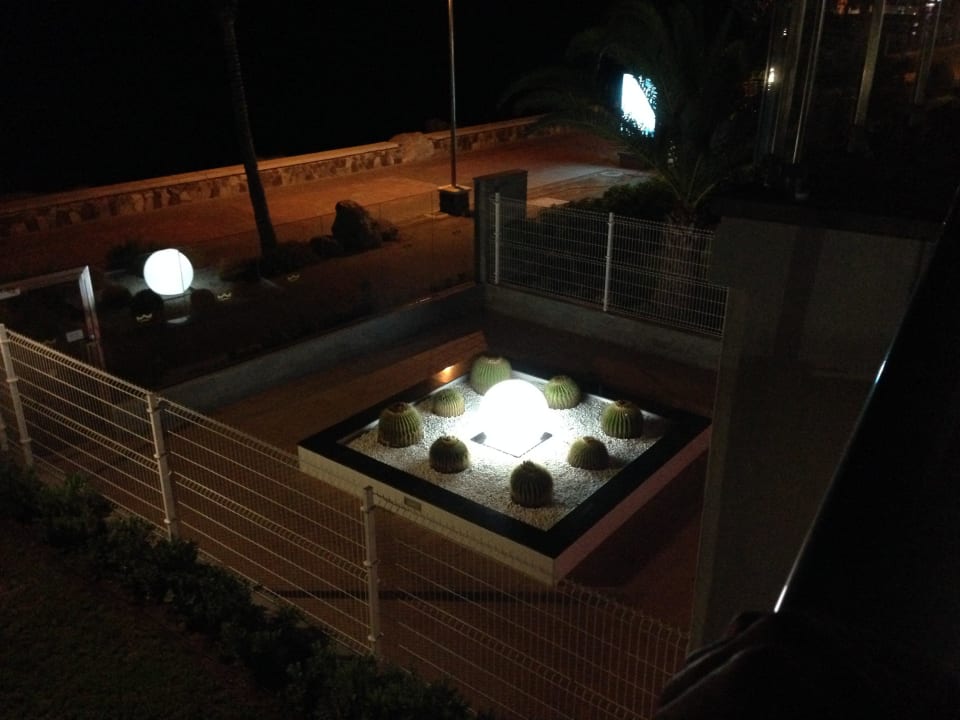 Entrada y salida del hotel al paseo Hotel Riu Gran Canaria