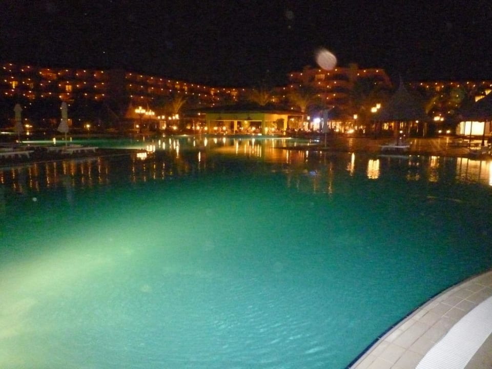 Pool bei Nacht Siva Grand Beach