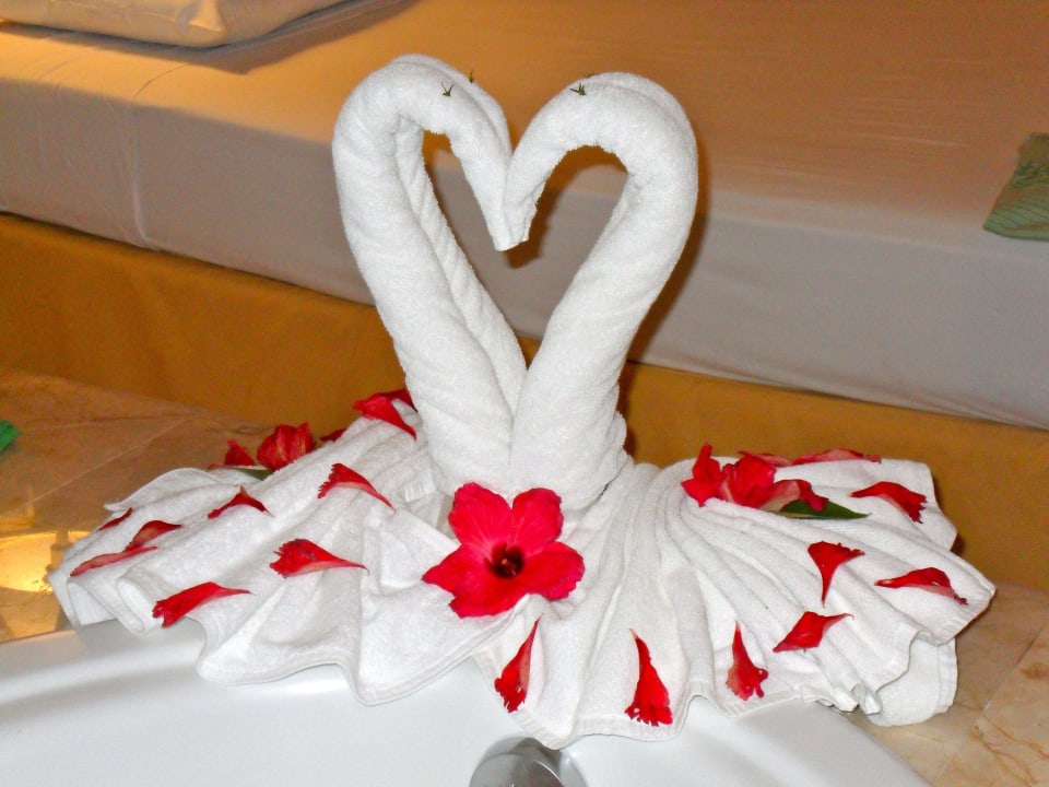 Handtücher wunderschön gestaltet Hotel Grand Palladium Palace Resort, Spa & Casino