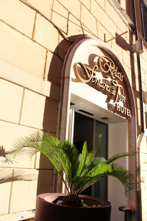 Außenansicht Hotel Relais Fontana Di Trevi