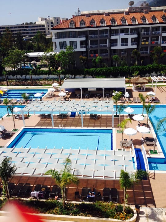 Piscine  Karmir Resort & Spa