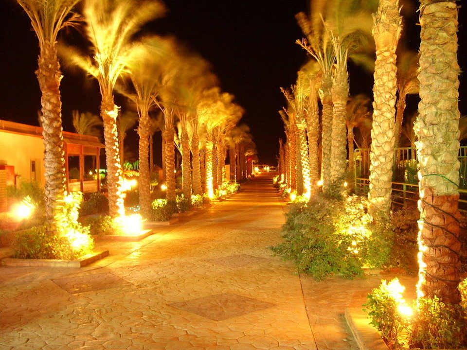 Weg zum Strand am Abend Riviera Aqua Park Resort
