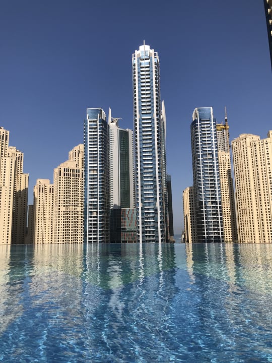 Pool JW Marriott Hotel Marina