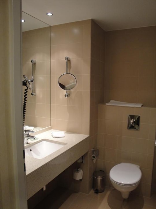 Badezimmer Courtyard by Marriott Basel