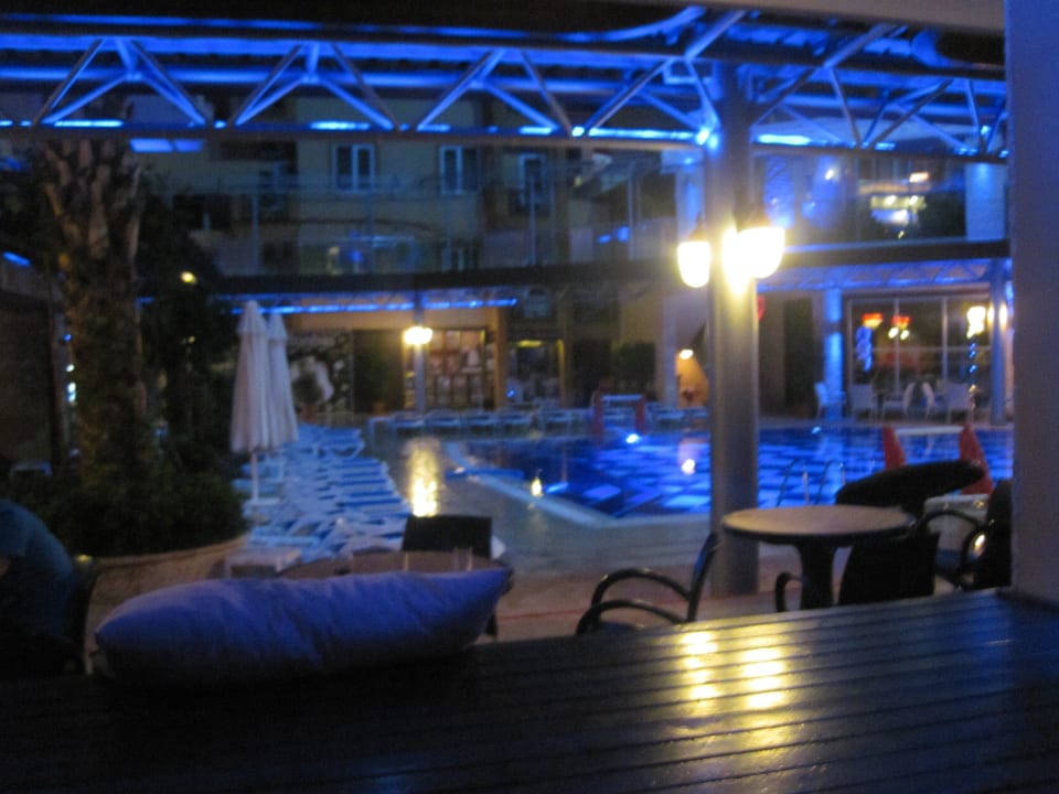 Nočný pohľad na bazén Tac Premier Hotel & Spa