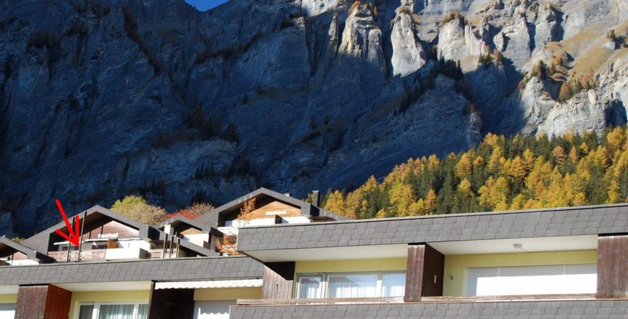 Der Doppelbalkon des Domizils Ferienwohnung Tschal Leukerbad 33