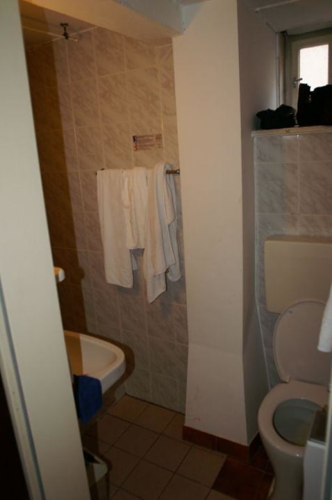 Eingang zum "Bad" Hotel Pension Andreas