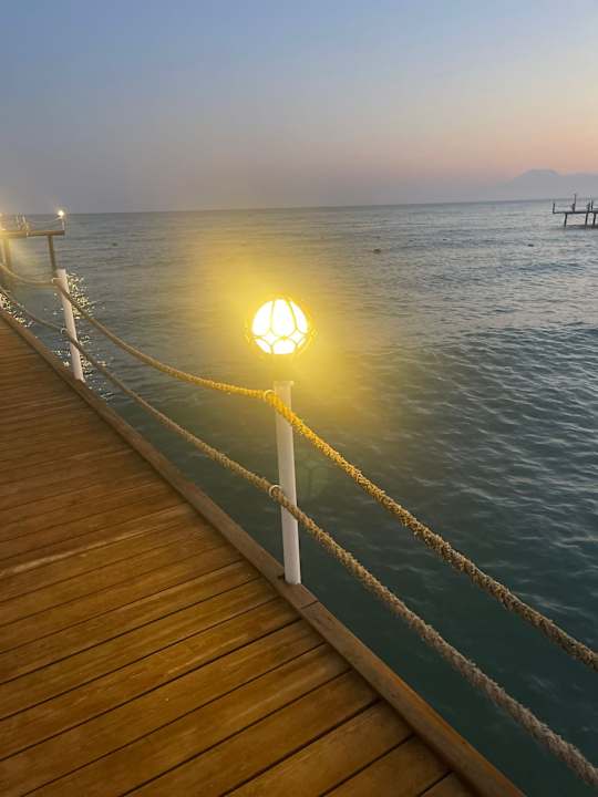 Strand Saturn Palace Resort Hotel