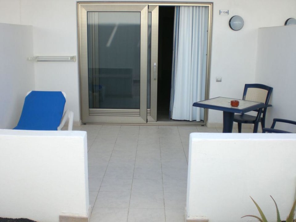 Terrasse mit Zimmereingang Hotel Las Costas