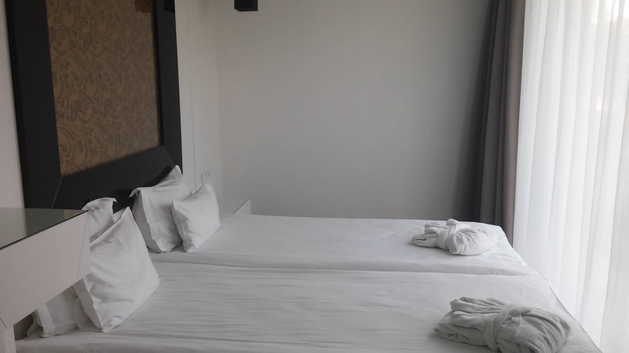 Schönes großes Bett Platinum Palace Boutique Hotel & SPA