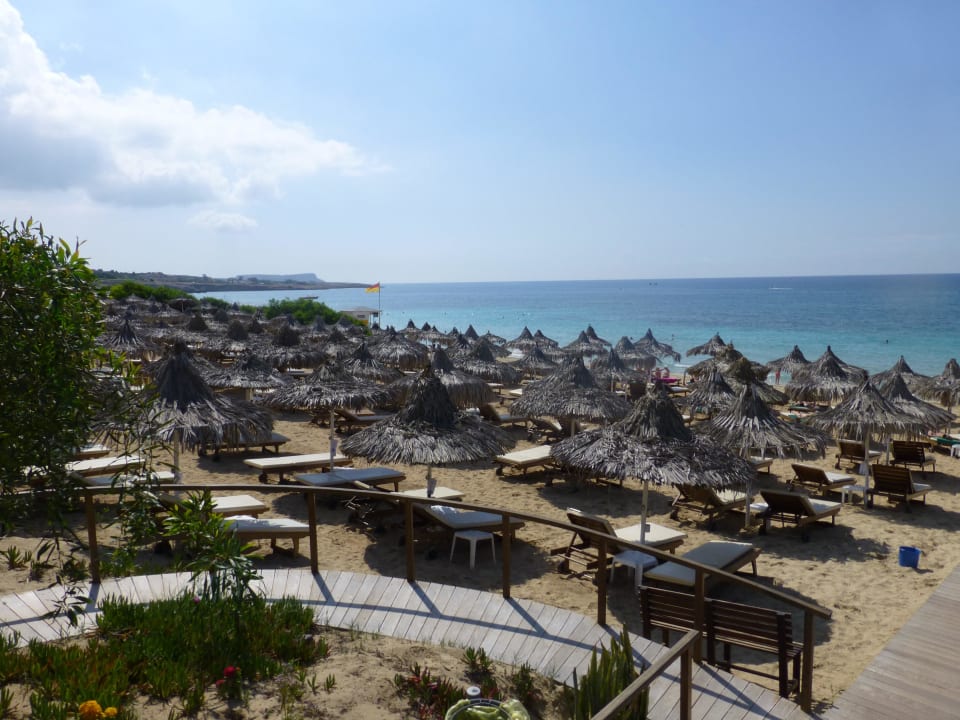 Weg zum Hotelstrand Hotel Grecian Bay